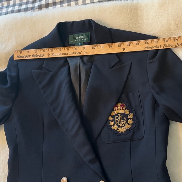 VTG Ralph Lauren Navy WOOL Blazer Embroidered Crest Patch Women's Size 6 Preppy - Picture 14 of 16